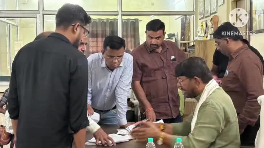 दमोह: राज्यमंत्री लखन पटेल ने दमोह के जटाशंकर कार्यालय में लोगों से भेंट कर उनकी समस्याएं सुनी