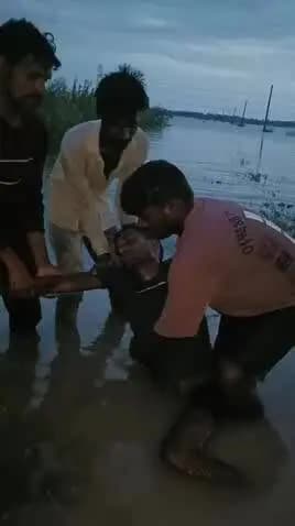 manavar Thana Gurgaon Panchayat ka jagannathpur gaon mein badh ka Pani mein dubne Se hua maut teen number ward Suresh Ku