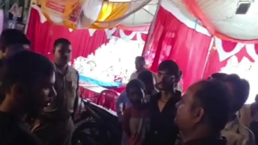 छतरपुर नगर: स्टेडियम में लगी मूर्तिकारों की दुकान हटाने पहुंची सिविल लाइन पुलिस,हिंदू संगठन कुलपति से मिले