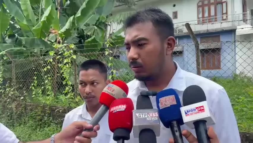 পূব ডিব্ৰুগড়: ডিব্ৰুগড়ৰ ডনবস্ক' স্কুলত সপ্তম শ্ৰেণীৰ ১২ জনকৈ ছাত্ৰই একেলগে ব্লেডেৰে হাত কাটি লোৱা ঘটনা উচিত তদন্ত দাবী ডিব্ৰুগড়ৰ আছু