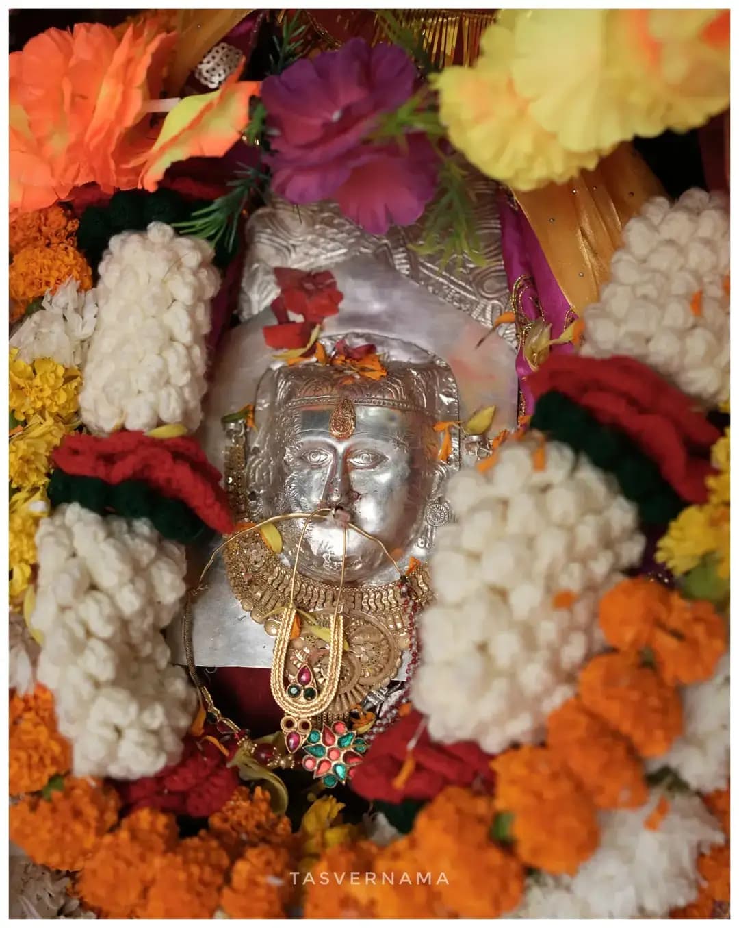 आज नंदा देवी बड़ी जात कुरुड़, चमोली में माँ नंदा देवी के दर्शन करने का सौभाग्य प्राप्त हुआ। कल विदा होगी माँ नंदा कैलाश की ओर। सभी लोगों पर माँ नंदा देवी का आशीर्वाद बना रहें। जय माँ नंदा 🙏
