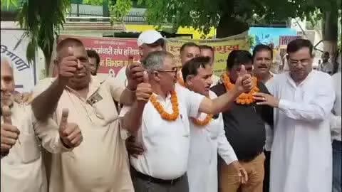 रोहतक: रोहतक में 37 दिनों से हड़ताल पर बैठे सफाई कर्मचारियों की हड़ताल खत्म, आज माला पहनाकर धरना समाप्त किया