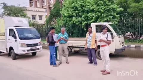 କଟକ ସଦର: ବେଲଭ୍ୟୁ ଛକରେ ଆଞ୍ଚଳିକ ପରିବହନ ବିଭାଗ ପକ୍ଷରୁ ଚଢାଉ, କଳା ରଙ୍ଗର କାଚ ଓ ଫିଲ୍ମ ଜୋରଦାର ଧରପକଡ