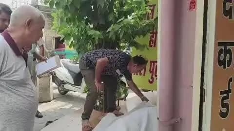 रोहतक: रोहतक-झज्जर रोड पर दवाई लेने गए वृद्ध की अज्ञात कारणों से मौत, पुलिस मौके पर