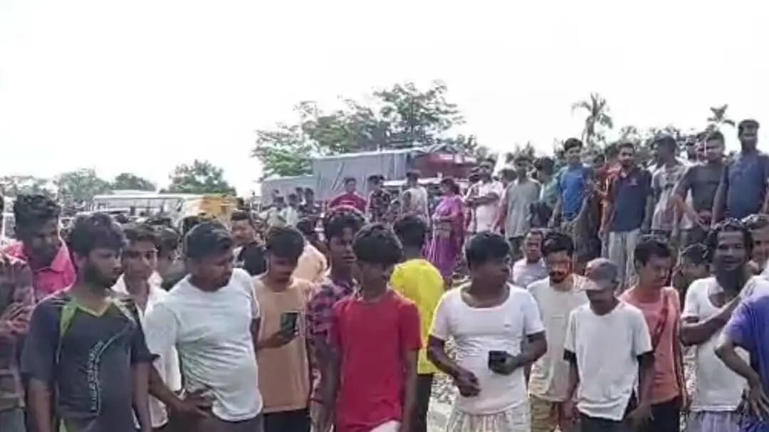 মাটিয়া: কৃষ্ণাই খৰিধৰাৰ ১৭ নং ৰাষ্ট্ৰীয় ঘাইপথত সংঘটিত হয় এক শোকাৱহ দুৰ্ঘটনা