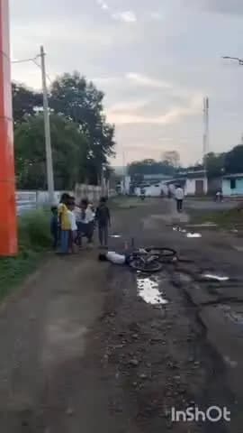 मनेन्द्रगढ़: खोंगापानी में बच्चों ने खराब सड़कों को लेकर बनाया वीडियो, जो सोशल मीडिया पर वायरल हुआ