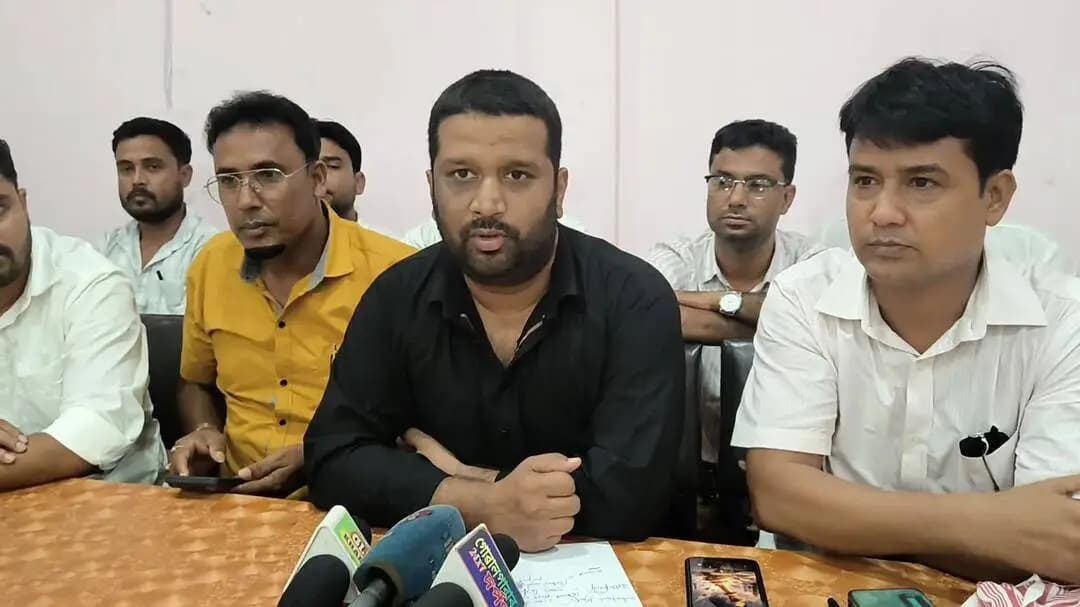 বালিজানা: কৃষ্ণাইত 73 টা পৰিয়ালক নিয়ম বহিৰ্ভূত ভাবে উচ্ছেদেৰ বিৰুদ্ধে সংবাদ মেল আমছুৰ সভাপতি ইমতিয়াজ হুছেইনৰ