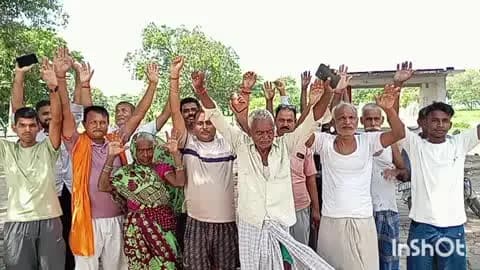 बुढ़नपुर: रातभर दो-दो घंटे बिजली कटौती से उपभोक्ता परेशान, किया विरोध प्रदर्शन, वरिष्ठ अधिकारियों से कार्रवाई की मांग