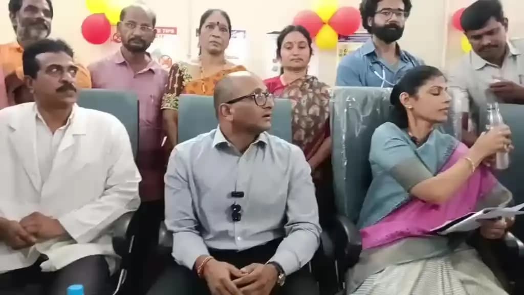 పిఠాపురం: రాష్ట్రవ్యాప్తంగా పది క్రిటికల్ కేర్ బ్లాగులు మరియు 12 ఇంటిగ్రేటెడ్ పబ్లిక్ హెల్త్ లేబ్ ల ప్రారంభోత్సవంలో భాగంగా కాకినాడ జిల్లా తుని నియోజకవర్గంలోని తుని ఏరియా ఆసుపత్రిలో నూతనంగా ఏర్పాటుచేసిన ఐపిహెచ్ఎల్ లేబర్ కేంద్ర మంత్రి సీఎం ప్రారంభించారు ఈ కార్యక్రమం అనంతరము కలెక్టర్ మీడియాతో మాట్లాడారు