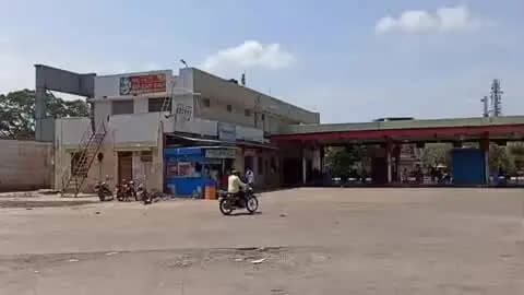 ನರಗುಂದ: ನರಗುಂದ ಬಂದ್ ಹಿನ್ನೆಲೆಯಲ್ಲಿ ಪ್ರಯಾಣಿಕರಿಲ್ಲದೆ ಬಿಕೋ ಎನ್ನುತ್ತಿರುವ ಬಸ್ ನಿಲ್ದಾಣ