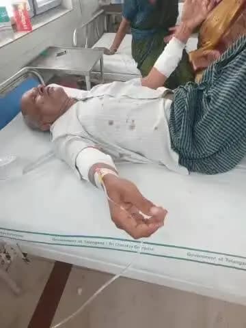 నిర్మల్: నిర్మల్ జిల్లా కేంద్రంలోని భాగ్యనగర్ కాలనీలో కోతుల బీభత్సం.. ఒకరికి తీవ్ర గాయాలు