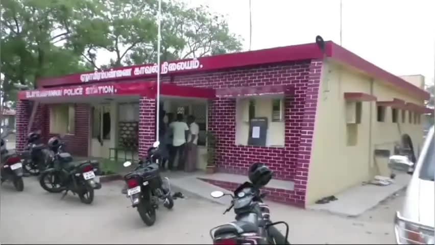 சாத்தூர்: ஏழாயிரம்பண்ணை அருகே பனையடிப்பட்டி ஊராட்சியில் கண்டியாபுரத்தில் கட்டுமானப் பணியின் போது மின்சாரம் தாக்கி ஒருவர் உயிரிழப்பு போலீசார் விசாரணை