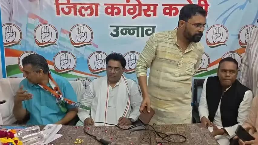 उन्नाव: उन्नाव जिला कांग्रेस पार्टी कार्यालय में राष्ट्रीय सचिव और प्रभारी अब्दुल हन्नान ने कार्यकर्ताओं के साथ की बैठक