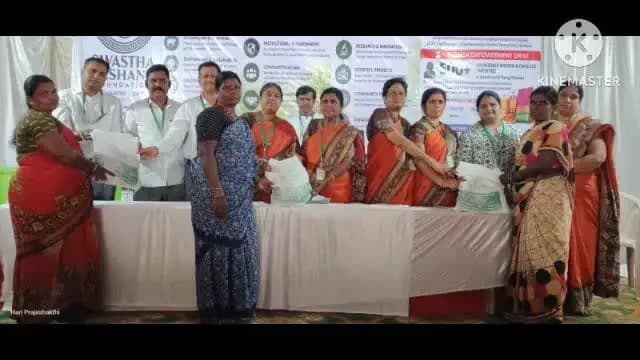 పెనుగొండ: పరిగి మండలంలో రైతులకు ఉద్యాన పంటల గురించి ఫారం పాండ్ , వీడ్ మ్యాట్ ల గురించి అవగాహన కల్పించిన అధికారులు.