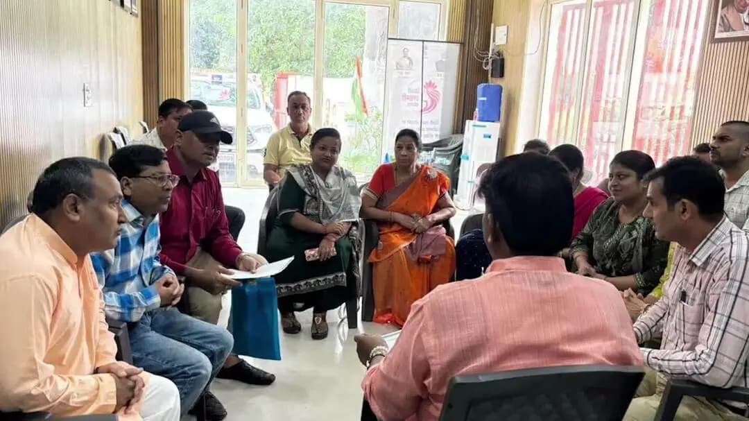 विधायक गजेंद्र यादव ने सुनीं क्षेत्रवासियों की समस्याएं, अधिकारियों को दिए निर्देश