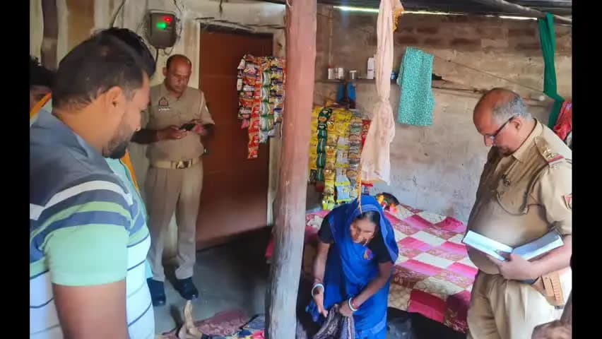 ओबरा: लंगड़ा मोड़ के पास अधेड़ व्यक्ति का शव फांसी के फंदे से लटकता मिला, पुलिस जांच में जुटी