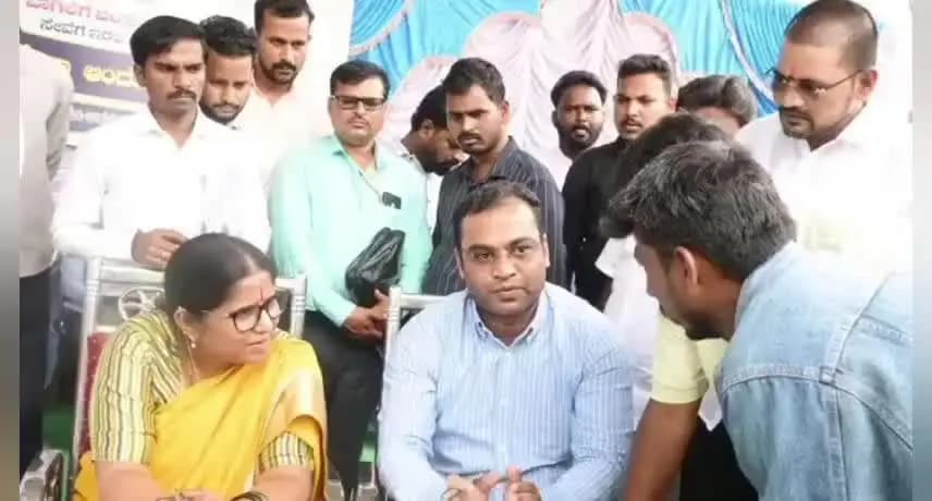 ಸಂಡೂರು: ಕುರೇಕುಪ್ಪ ಪುರಸಭೆಯ ತೋರಣಗಲ್ಲು ಆರ್.ಎಸ್.ನಲ್ಲಿ ಪ್ರಜಾಸೇವಾ ಆಂದೋಲನ ಸಭೆ ಸಾರ್ವಜನಿಕರ ಅಹವಾಲು ಆಲಿಕೆ; ಶಾಸಕ ಅನ್ನಪೂರ್ಣ