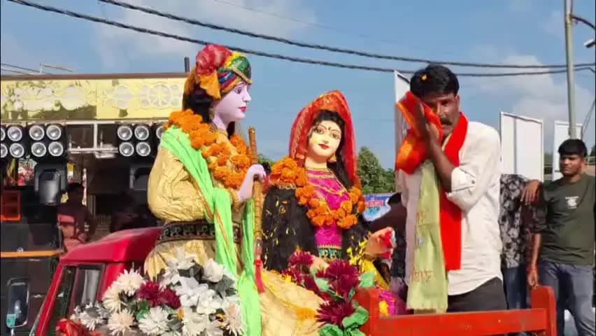 छतरपुर नगर: श्रीकृष्ण जन्मोत्सव पर उमड़ा आस्था का सैलाब, भव्य शोभायात्रा में गूंजे जयकारे