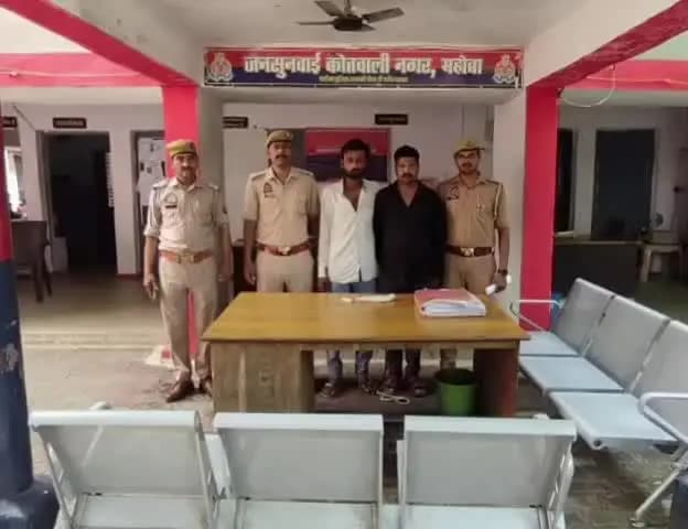 महोबा: शाहपहाड़ी नहर पुलिया पर पुलिस ने कार्रवाई करते हुए तमंचा-कारतूस के साथ दो आरोपियों को किया गिरफ्तार