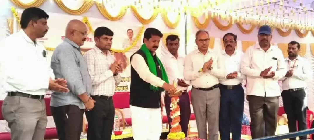 ಚಳ್ಳಕೆರೆ: ಪರಶುರಾಮಪುರ ಗ್ರಾಮದಲ್ಲಿ ಪ್ರಜಾಸೇವಾ ಆಂದೋಲನ: ಸಚಿವ ಟಿ.ರಘುಮೂರ್ತಿ ಚಾಲನೆ