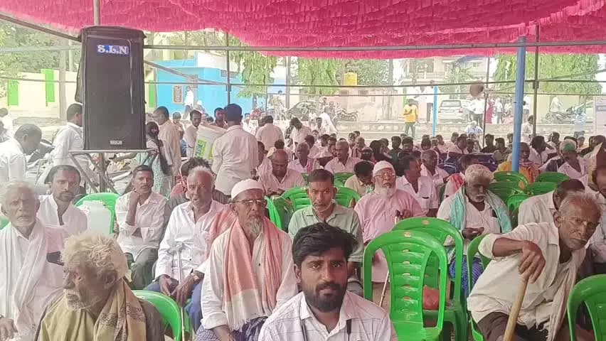 ಶಿಡ್ಲಘಟ್ಟ: ಕಟ್ಟಕಡೆಯ ವ್ಯಕ್ತಿಯ ಸಮಸ್ಯೆಗಳಿಗೆ ಪರಿಹಾರವೇ ಪ್ರಜಾಸೇವೆ ಆಂದೋಲನದ ಉದ್ದೇಶ
ಗ್ರಾಮೀಣ ಭಾಗದ ಸಮಸ್ಯೆಗಳಿಗೆ ತ್ವರಿತ ಸ್ಪಂದನೆ ಅಗತ್ಯ: ಶಾಸಕ..!