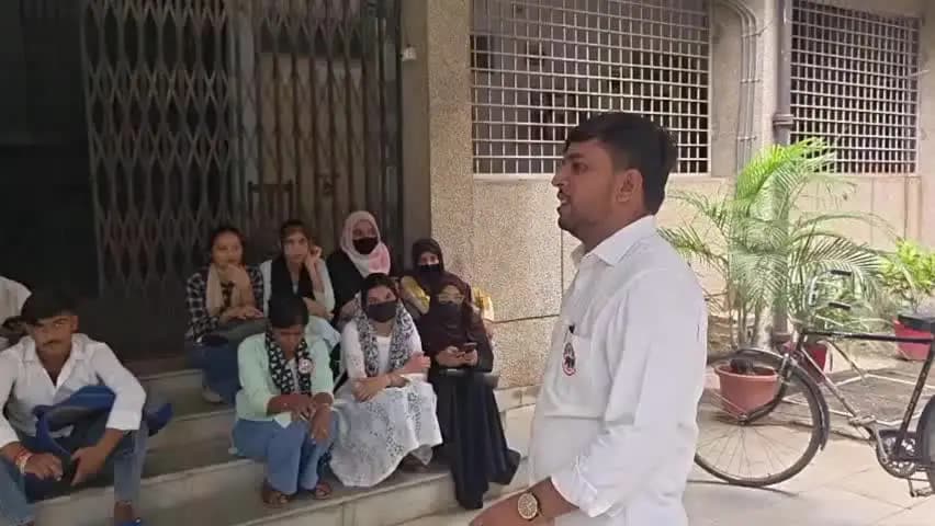 कैराना: कैराना में विजय सिंह पथिक राजकीय महाविद्यालय में एबीवीपी कार्यकर्ताओं ने अनुपस्थित दर्शाने का आरोप लगाकर किया प्रदर्शन