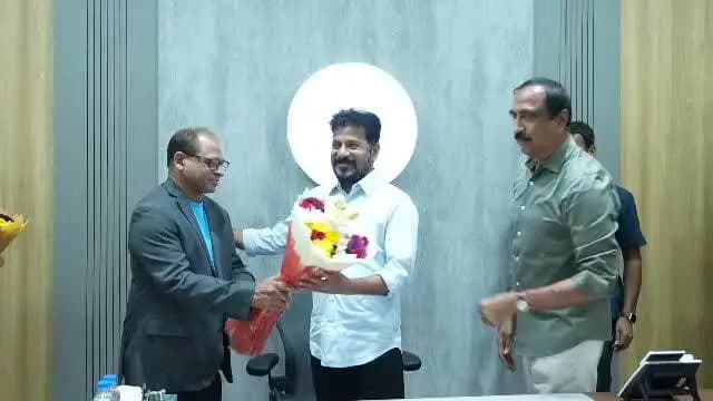 జగిత్యాల: 18 మంది చిన్నారులకు పునర్జన్మ, గుండె ఆపరేషన్లు చేసిన
లండన్ వైద్యుడు రమణారావు సేవలకు సిఎం రేవంత్ రెడ్డి ప్రశంసలు