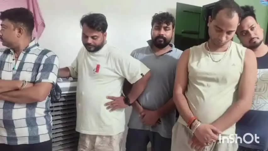 मुंगेर: प्रमोशन के जश्न में किराये के मकान में लाइसेंसी बंदूक से फायरिंग, बैंककर्मियों समेत पांच गिरफ्तार