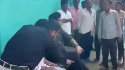 टीकमगढ़: ईकेवाईसी शिविरों का कलेक्टर ने किया निरीक्षण: पात्र हितग्राहियों को स्वामित्व अधिकार का लाभ दिलाने के दिए निर्देश