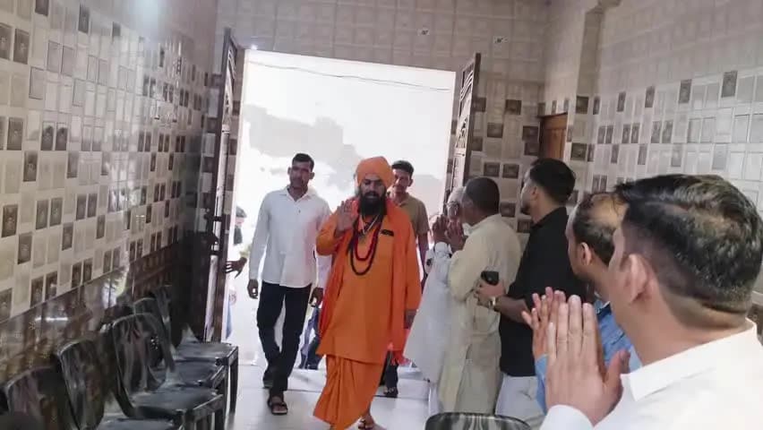 कैराना: समाज को एकजुट करने के लिए 18 अक्टूबर से निकाली जाएगी सनातन संदेश यात्रा, कैराना पहुंचे संत संदीप खत्री रविदासाचार्य