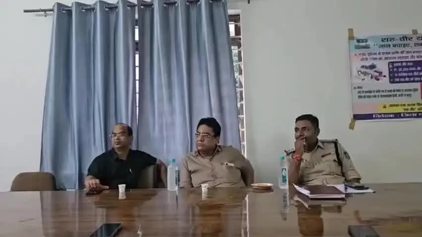 शमशाबाद: आगामी त्योहारों को लेकर थाना परिसर में शांति समिति की बैठक, एसडीएम ने दिए दिशा-निर्देश