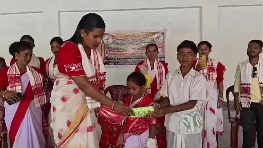 তিনিচুকীয়া: ৰূপাইত সদৌ অসম নাৰী শক্তি সন্থা জিলা সমিতিৰ উদ্যোগত ঝুমুইৰ নৃত্য কৰ্মশালাৰ সামৰণি অনুষ্ঠান