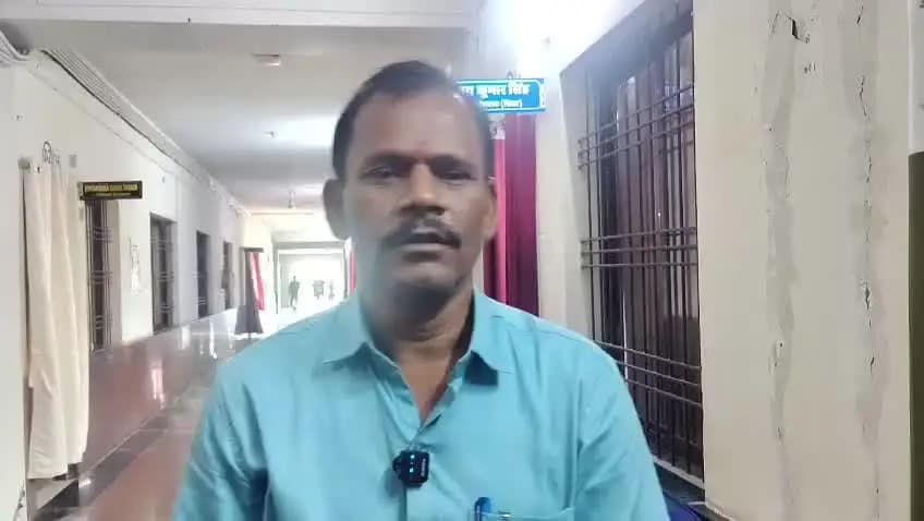रामानुजनगर: सूरजपुर: छात्र-छात्राएं करते रहे काम, गुरुजी फरमाते रहे आराम