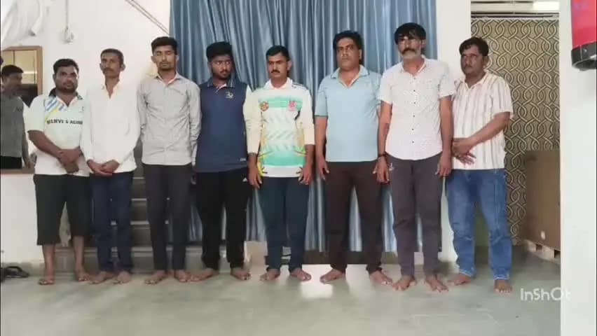 વાવ: અબાસણા ગામે એલસીબીએ રેડ કરી જુગાર રમતા 8 ઝડપ્યા, 1.36નો મુદ્દામાલ જપ્ત.
