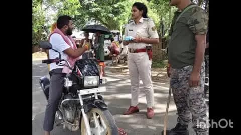 खैरा: गरही थाना पुलिस ने ललदैया मोड़ पर वाहन चेकिंग अभियान चलाया