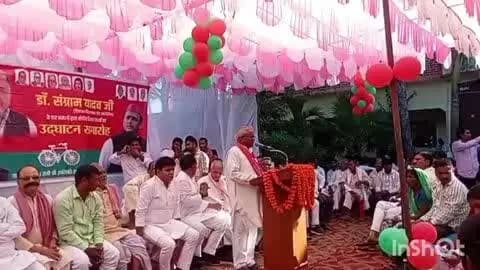 बुढ़नपुर: तमरुआ गांव में सपा विधायक डा संग्राम यादव ने बच्चियों से फीता कटवाकर आरसीसी रोड का उद्घाटन किया