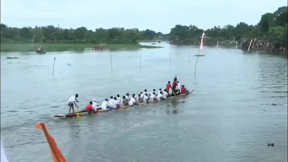 নগাঁও: সুদীৰ্ঘ ১১ বছৰৰ পাছত নগাঁৱৰ বেলতলিত অনুষ্ঠিত কৰা হয় নাওঁ খেল প্ৰতিযোগিতা