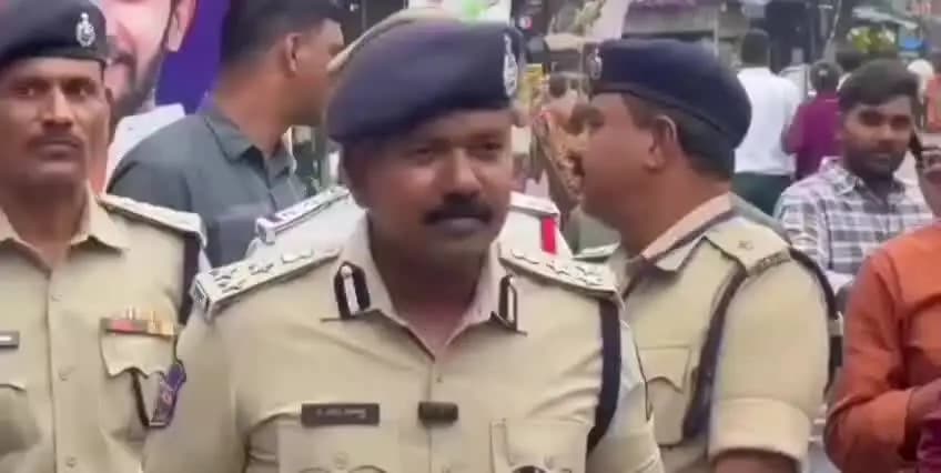 నాంపల్లి: ఖైరతాబాద్ బడా గణేశ్ దర్శనానికి వచ్చే భక్తుల కోసం 4 ప్రత్యేక రూట్లు : HYD ట్రాఫిక్ జాయింట్ సీపీ జోయల్ డెవిస్