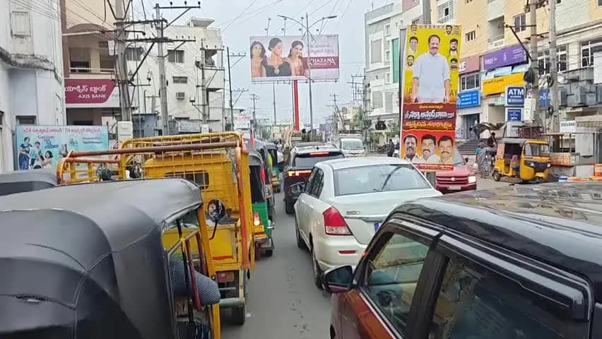 గుంటూరు: మూడు వంతెనలు వద్ద పెద్ద ఎత్తున ట్రాఫిక్ జామ్