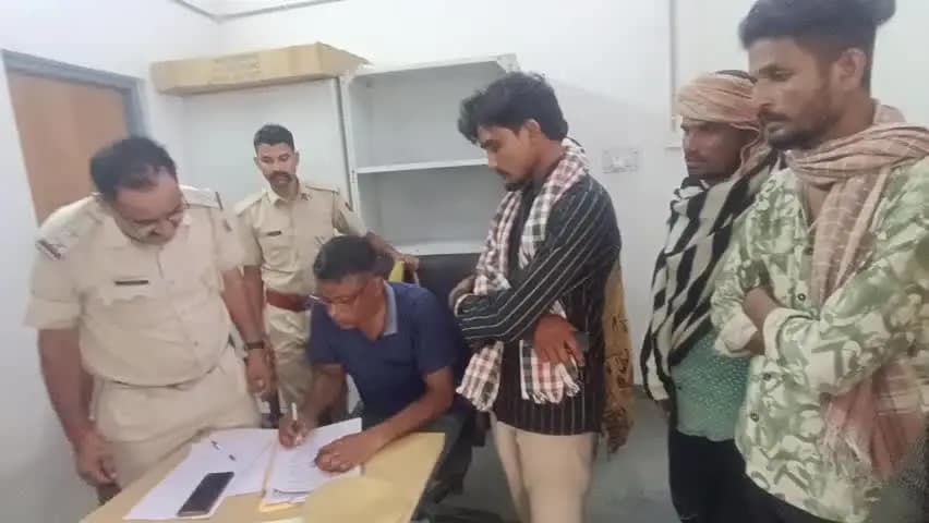 बांसवाड़ा: सदर थाना क्षेत्र जानामेडी में 10वीं की छात्रा ने लगाई फांसी, मोर्चरी में पोस्टमार्टम के बाद शव परिजनों को सौंपा गया