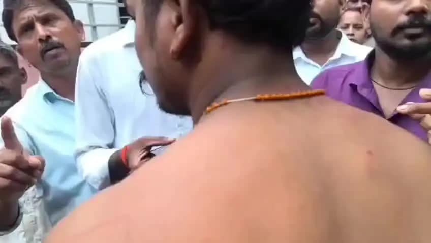 जौनपुर: जिला महिला अस्पताल में मरीज के पति पर बेल्ट-डंडों से पिटाई का आरोप