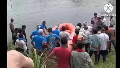 ललितपुर: धौर्रा में नारायणी नदी पर बने चेक डैम को पार करते समय युवक नदी में डूबा, NDRF द्वारा पिछले 4 दिन से लगातार तलाश