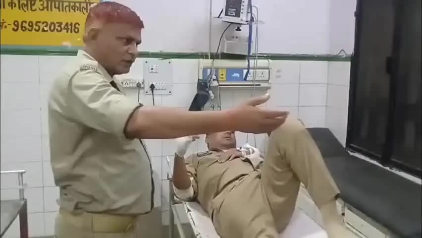 संभल: बहजोई फाटक के पास सड़क हादसे में डायल 112 पर तैनात दो सिपाही घायल, दोनों सिपाही बहजोई से स्कूटी पर संभल लौट रहे थे