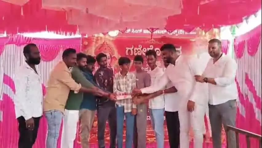 ಚಿಕ್ಕಬಳ್ಳಾಪುರ: ಭಗತ್ ಸಿಂಗ್ ಚಾರಿಟೇಬಲ್ ಟ್ರಸ್ಟ್ ವತಿಯಿಂದ ಗಣೇಶೋತ್ಸವ ಆಚರಿಸುವ ಯುವಕರ ತಂಡಗಳಿಗೆ ಧನಸಹಾಯ