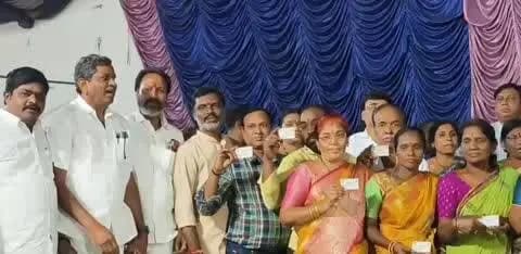 మేడ్చల్: శేర్లింగంపల్లిలో లబ్ధిదారులకు స్మార్ట్ రేషన్ కార్డుల పంపిణీ