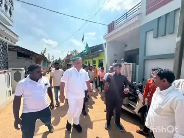 ಶಿಗ್ಗಾಂವ: ಪಟ್ಟಣದಲ್ಲಿ ಸಾರ್ವಜನಿಕರ ಅಹವಾಲು ಸ್ವೀಕರಿಸಿದ ಶಾಸಕ ಪಠಾಣ್