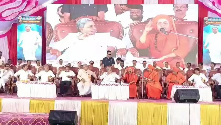 ಬಾದಾಮಿ: ಅಸಮಾನತೆ ನಿರ್ಮೂಲ ಅಗುವ ವರೆಗೆ ಬಡತನ ನಿರ್ಮೂಲವಾಗುವುದಿಲ್ಲ, ಪಟ್ಟಣದಲ್ಲಿ ಮಾಜಿ ಸಿಎಂ ಸಿದ್ಧರಾಮಯ್ಯ