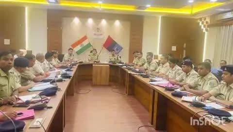 मांडू: एसपी ने अपराध नियंत्रण हेतु मासिक समीक्षा बैठक की, लंबित कांडों के त्वरित निष्पादन के निर्देश दिए