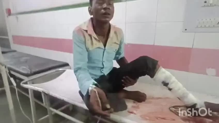 संभल: सदर कोतवाली के फिरोजपूल के नजदीक ई-रिक्शा के आगे बाइक आने से पलटी, ई-रिक्शा में सवार तीन लोग घायल, एक की हालत गंभीर