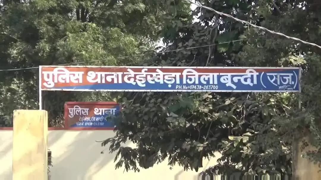 इंद्रगढ़: घाट का बराना के पास मवेशी को बचाने के चक्कर में अनियंत्रित होकर बाइक फिसली, हादसे में बाइक चालक युवक गंभीर घायल